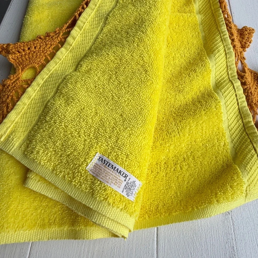 Vintage Tastemaker Yellow Bath Towel Orange Crochet Trim Retro MCM Cotton Blend